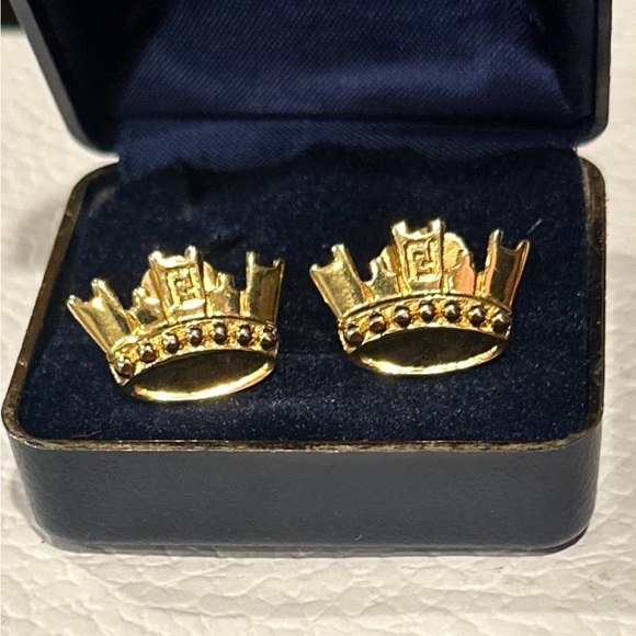 Fendi Gold Crown Vintage Stud Earrings **RARE** with Certificate of Authenticity - Picture 3 of 16